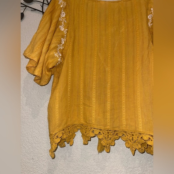 ALYA Embroidered Lace Trim Mustard Yellow Blouse Size Medium - Picture 10 of 10